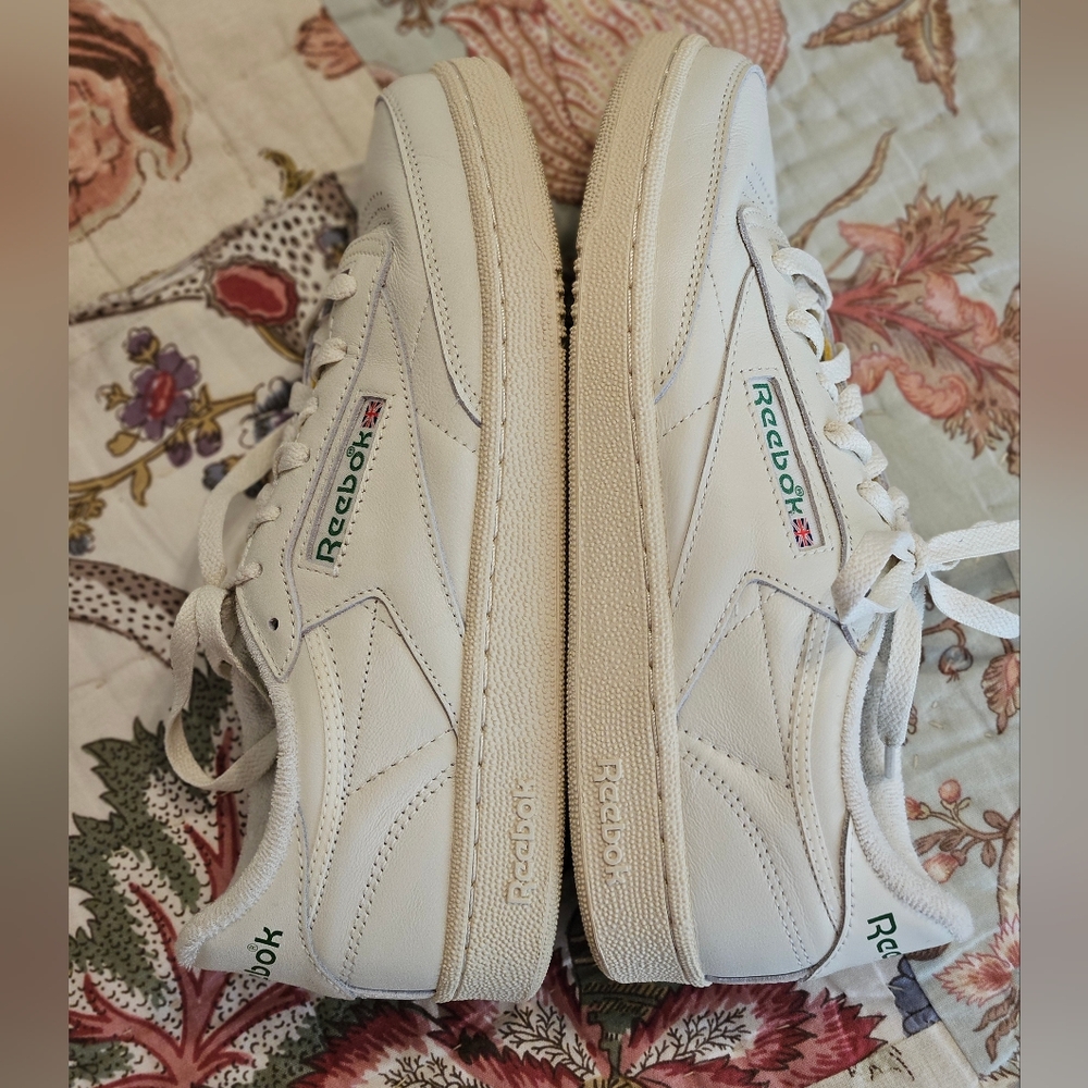 Reebok White and Green Sneakers - Picture 6 of 12